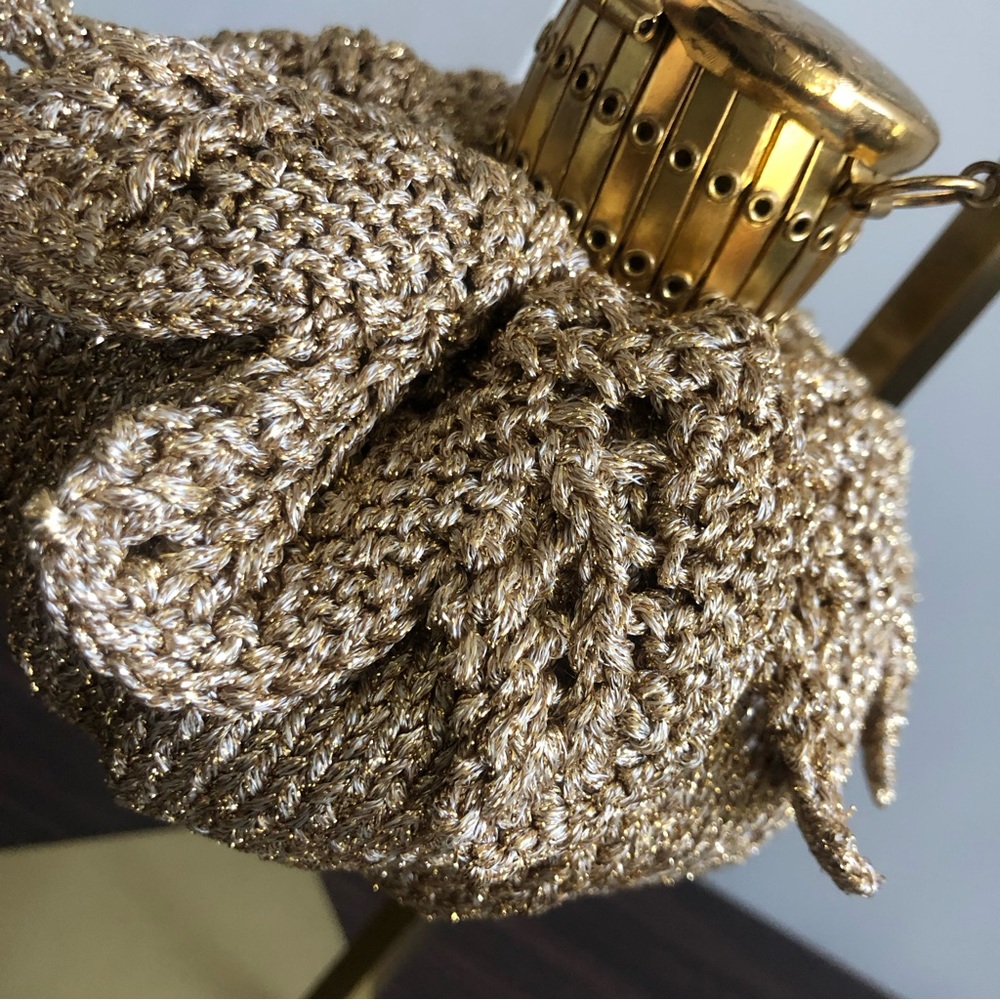 Unique Vintage Accordion Closure Knit Petal Purse
